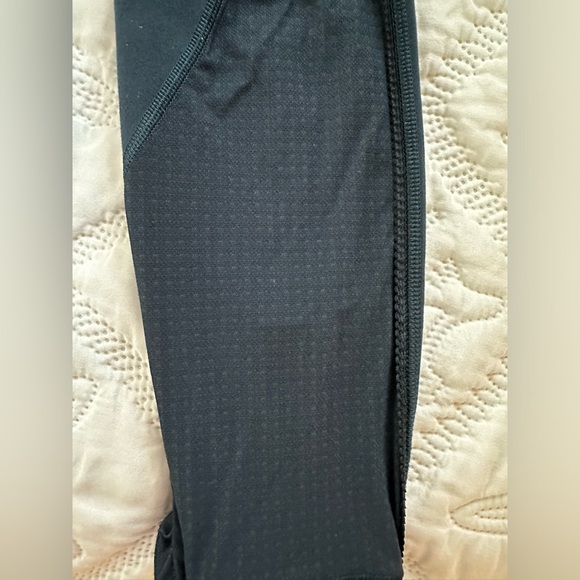 Lululemon women  Navy mesh ankle  Leggings size 4 - Picture 4 of 6